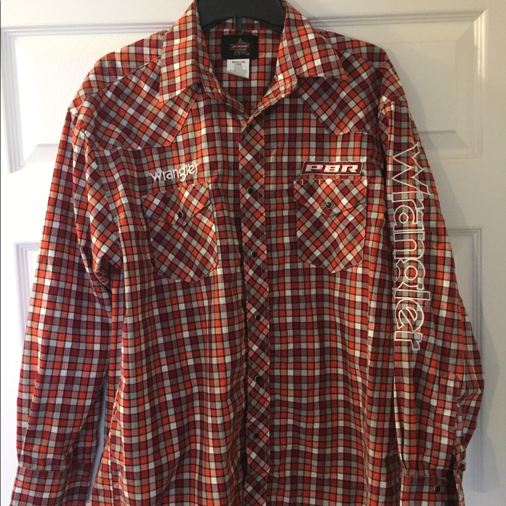 💲1️⃣5️⃣ Wrangler PBR long sleeved shirt